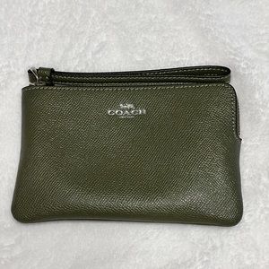 Coach Corner Zip Wristlet LIKE NEW with tags